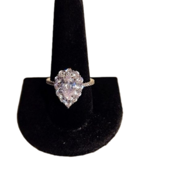 TEARDROP LARGE WOMAN BLING RING - Picture 2 of 6